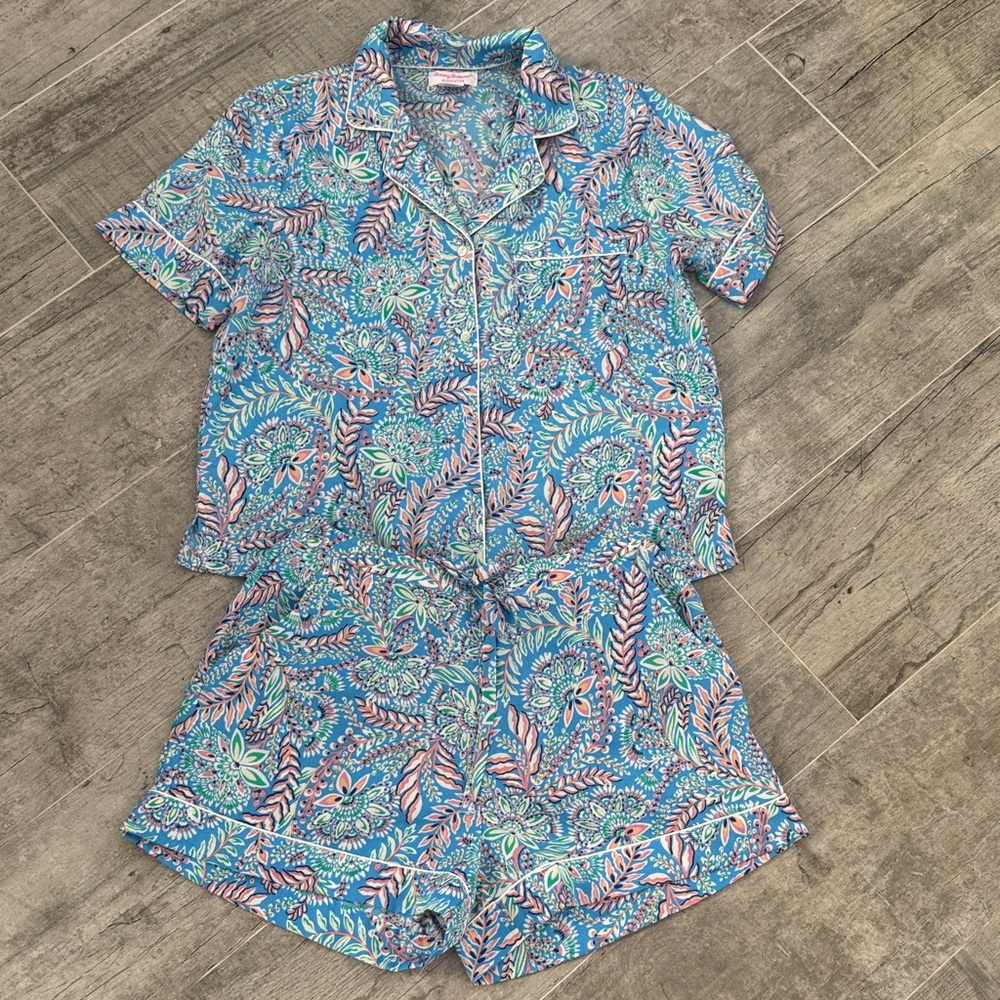 Tommy Bahama Floral Blue Pajama Set. Small